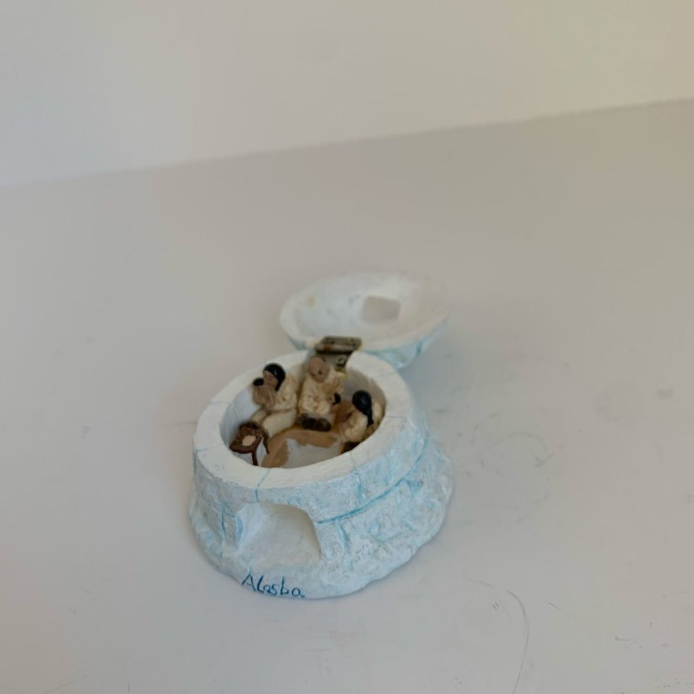 Alaska Igloo Box Decor‎
